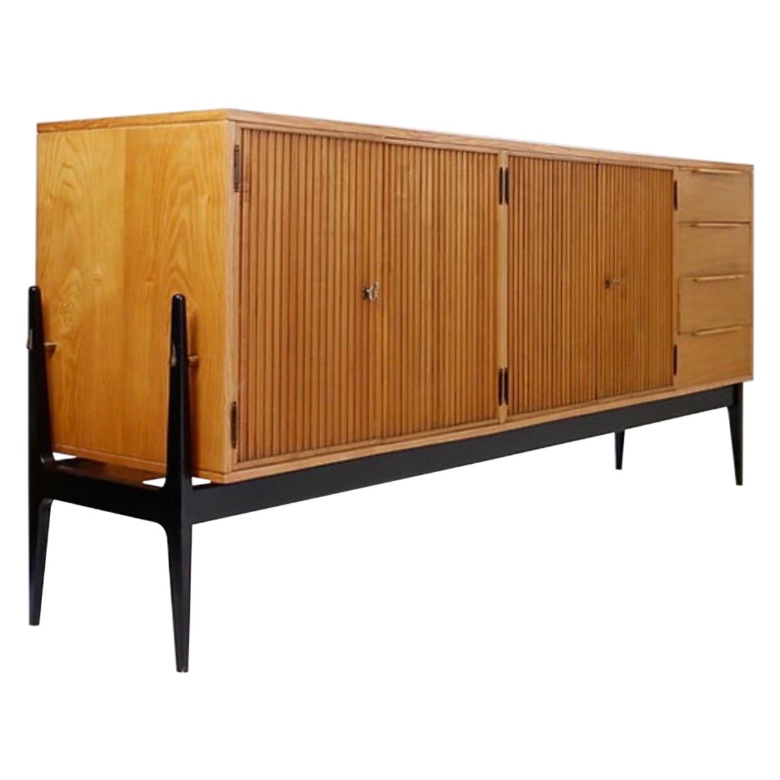 Aparador Alfred Hendrickx de cuatro puertas y cuatro cajones (c.1956)