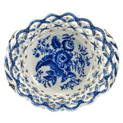 Un cesto di porcellana di Lowestoft Porcelain di forma ovale smerlata del 1790 ca.