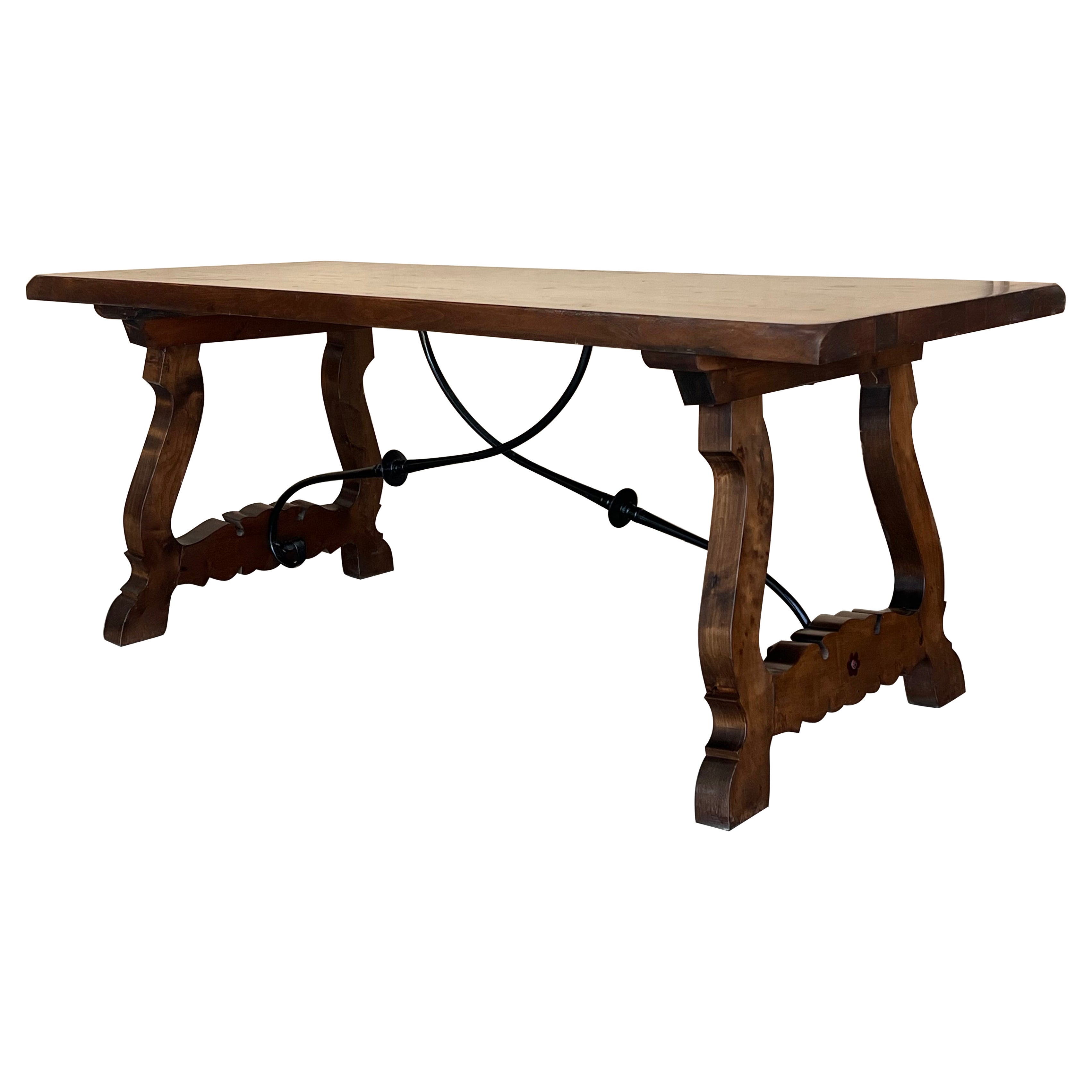 A.I.C. Table de salle à manger ou console en noyer avec pieds en lyre et plateau lourd, Espagne, 19ème C.