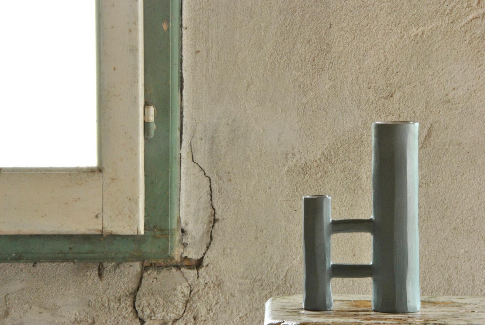 Vasi Comunicanti 2 éléments LUMIÈRE BLUGREY en céramique XXIème siècle par Chiara Berta