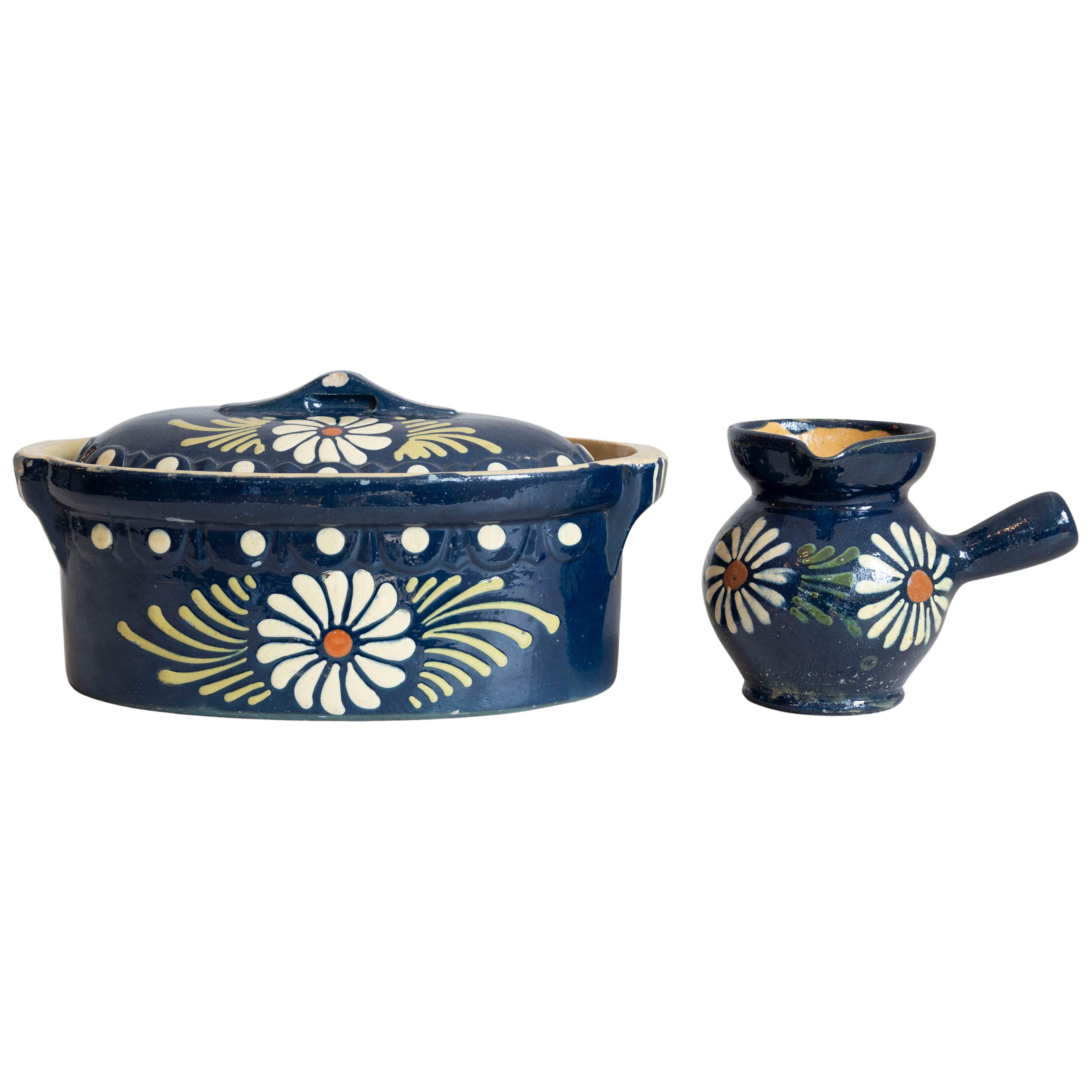 Pezzi da portata in ceramica francese del XIX secolo con smalto blu e margherite bianche
