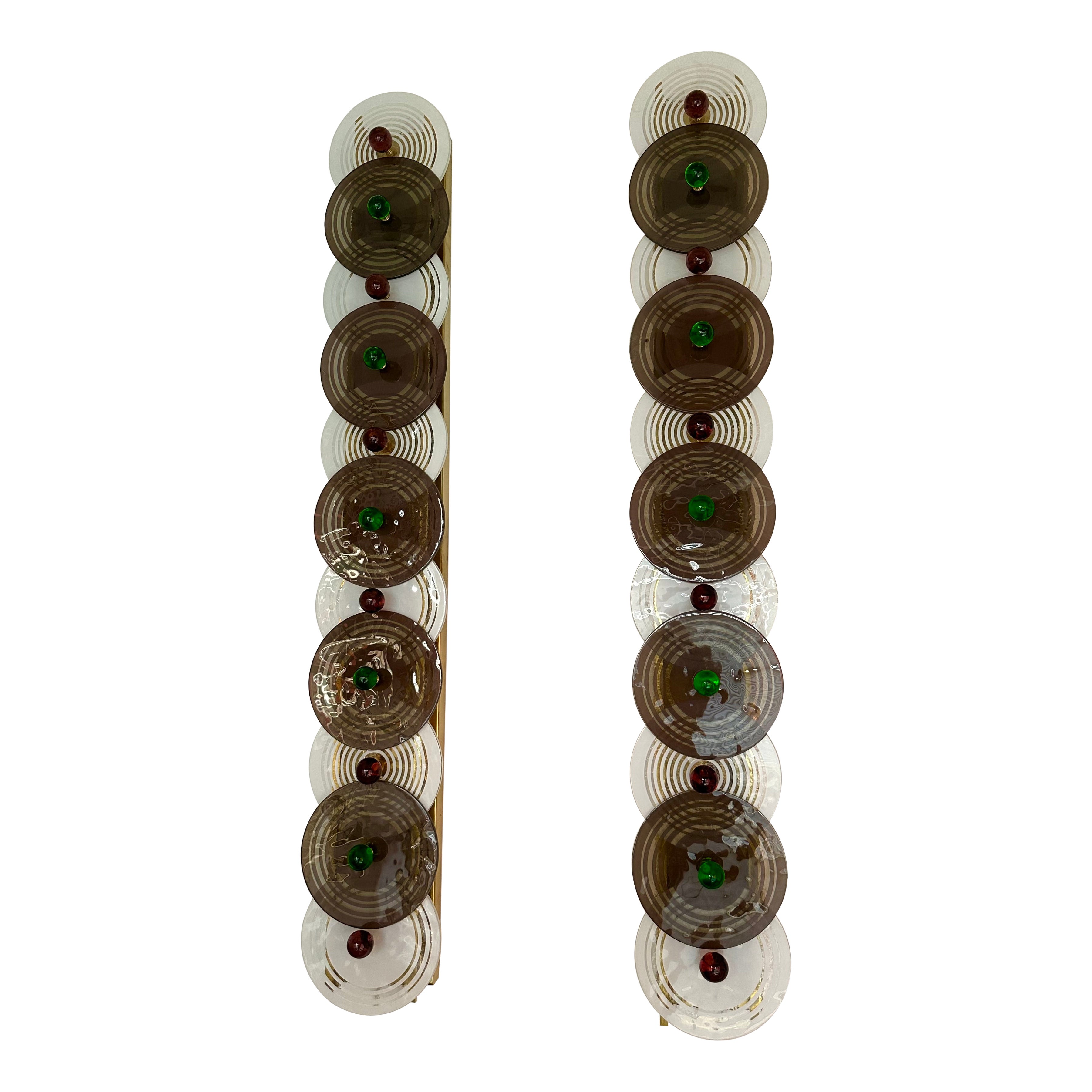 Grande paire contemporaine d'appliques en laiton et en verre de Murano à disque circulaire, Italie