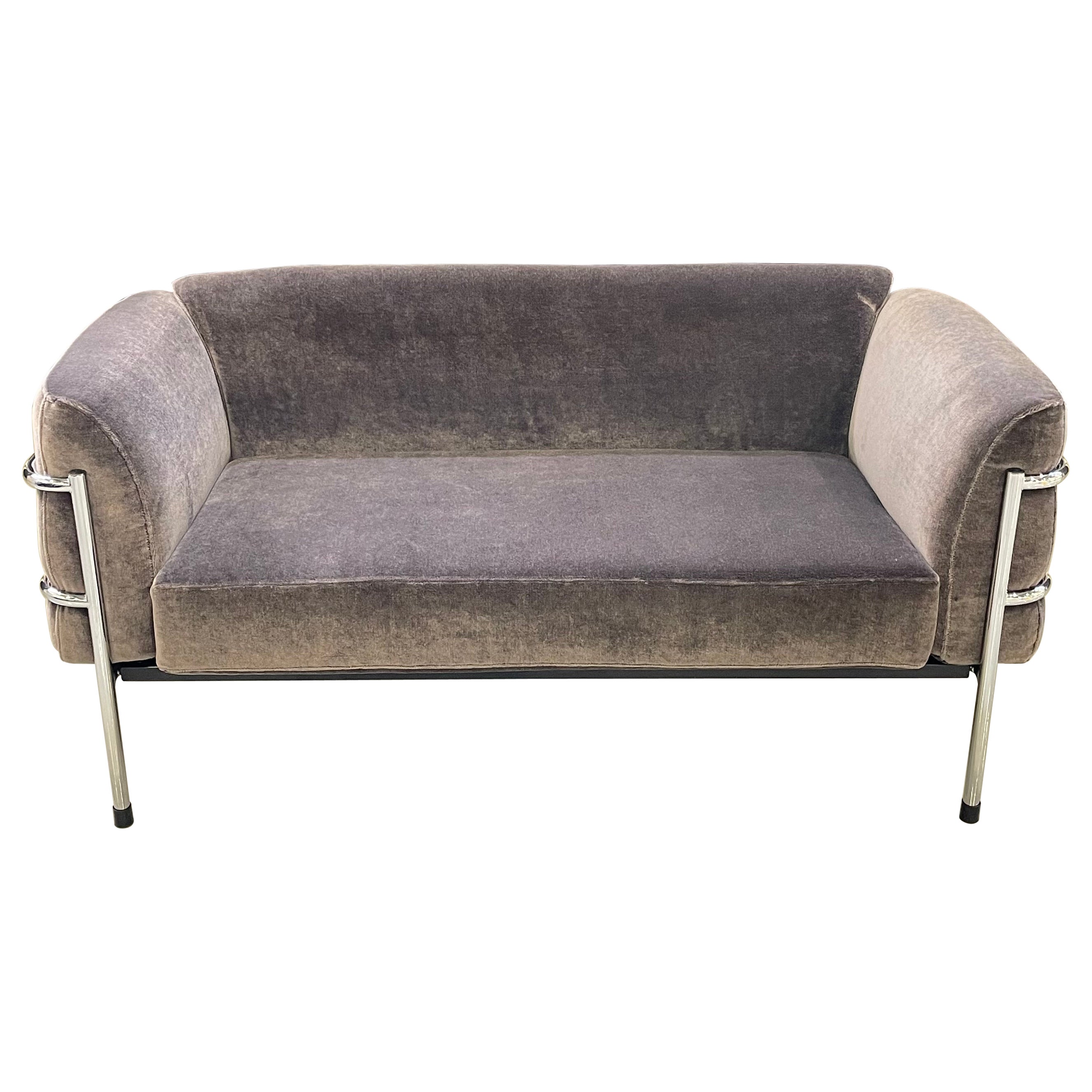 Lovanie Streamline Moderne con base cromata Rivestimento in velluto grigio Mohair