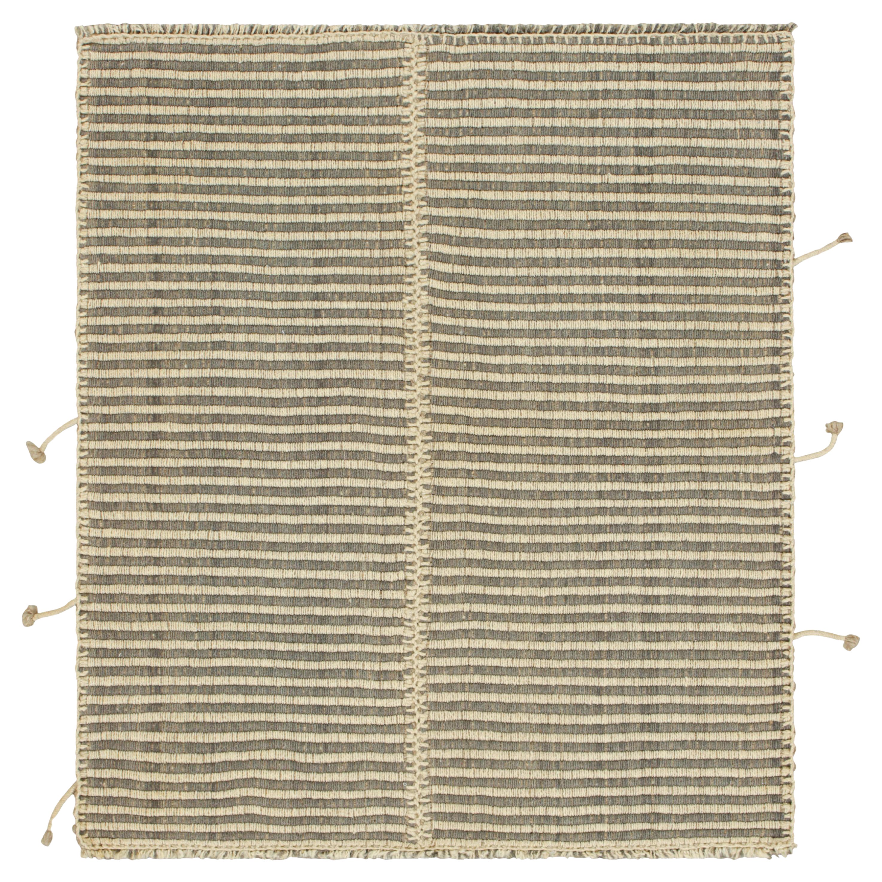 Rug & Kilim's Contemporary Kilim in Gray and Beige Textural Stripes (Kilim contemporain à rayures texturées grises et beiges)