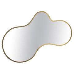 Miroir de forme libre avec cadre en laiton