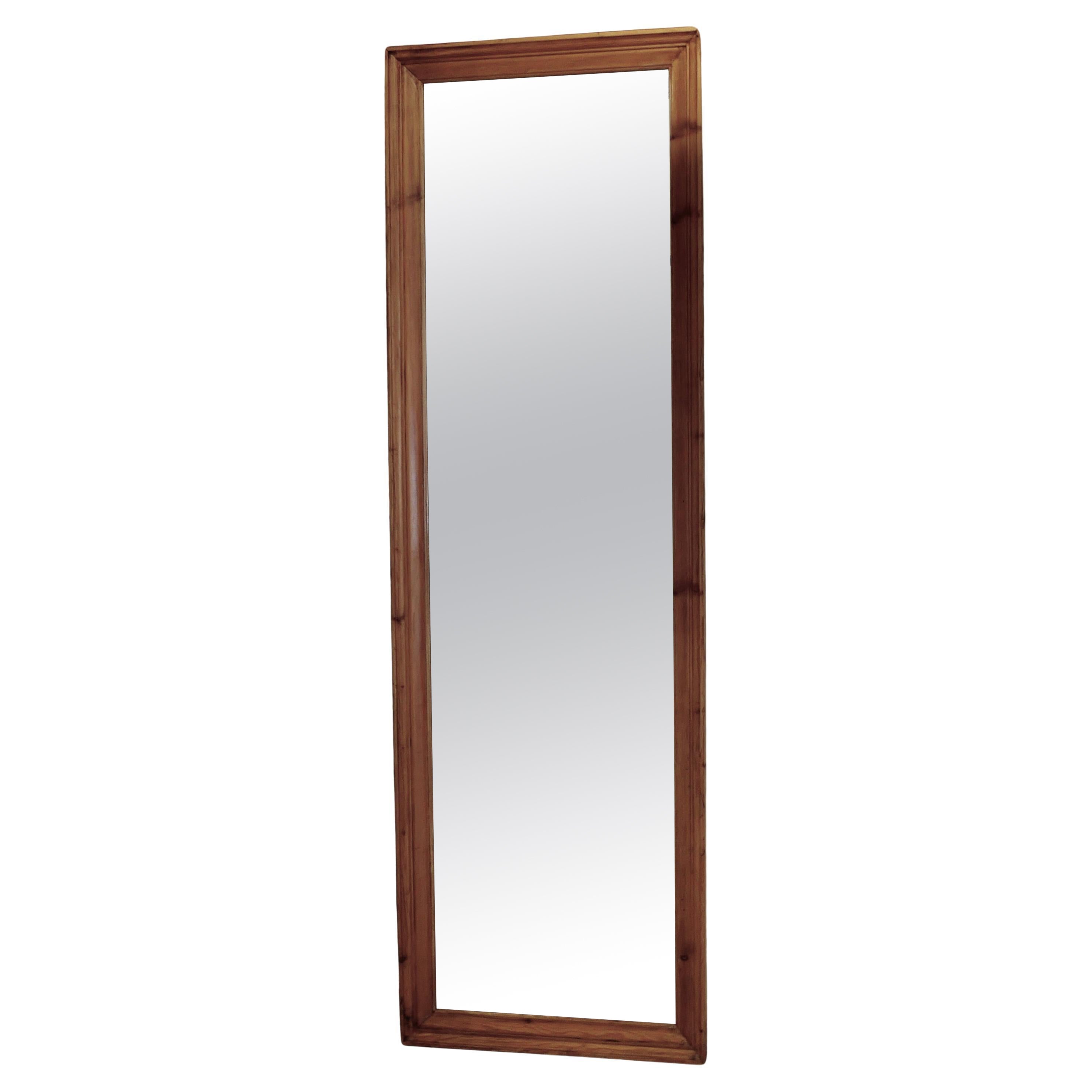 Miroir mural en pin avec cadre en pin moulé en vente