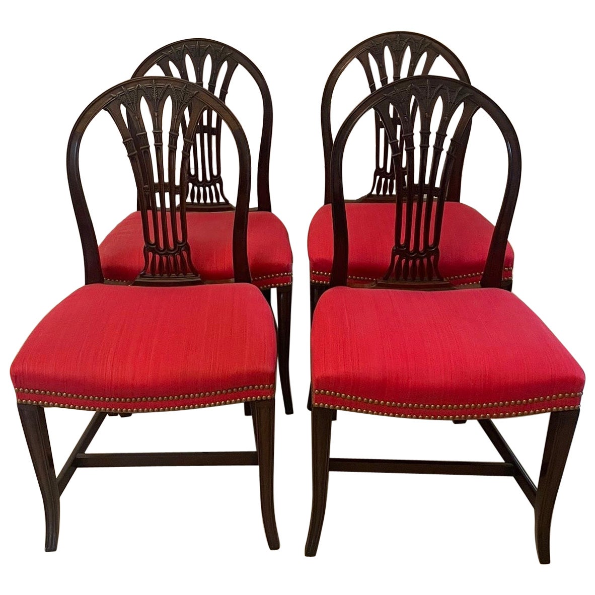 Juego de 4 sillas de comedor antiguas victorianas de caoba tallada de calidad excepcional