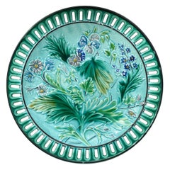 Assiette à fleurs réticulées en majolique Villeroy & Boch, vers 1900