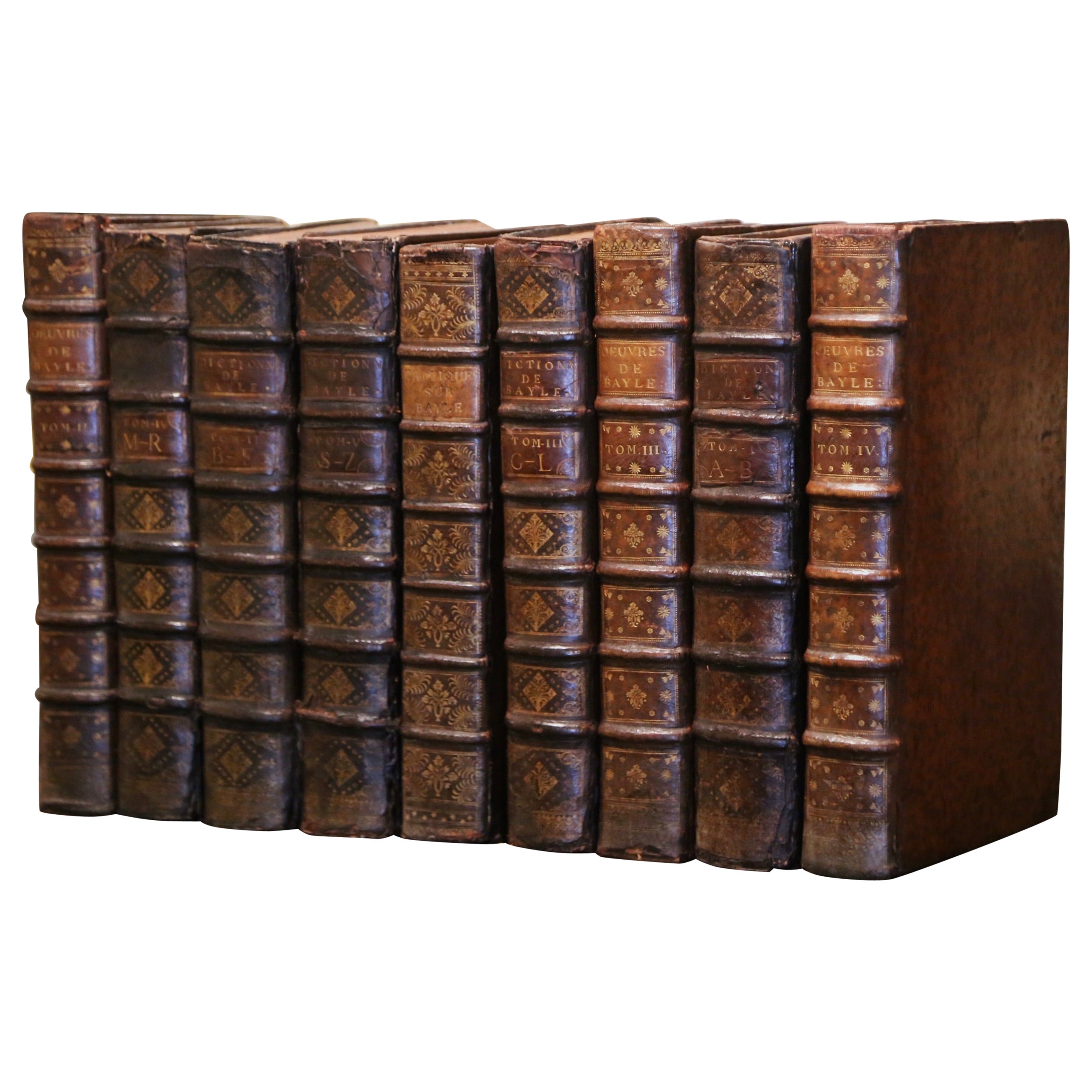Ensemble de neuf livres reliés en cuir datant de 1727-1748, du début du XVIIIe siècle.