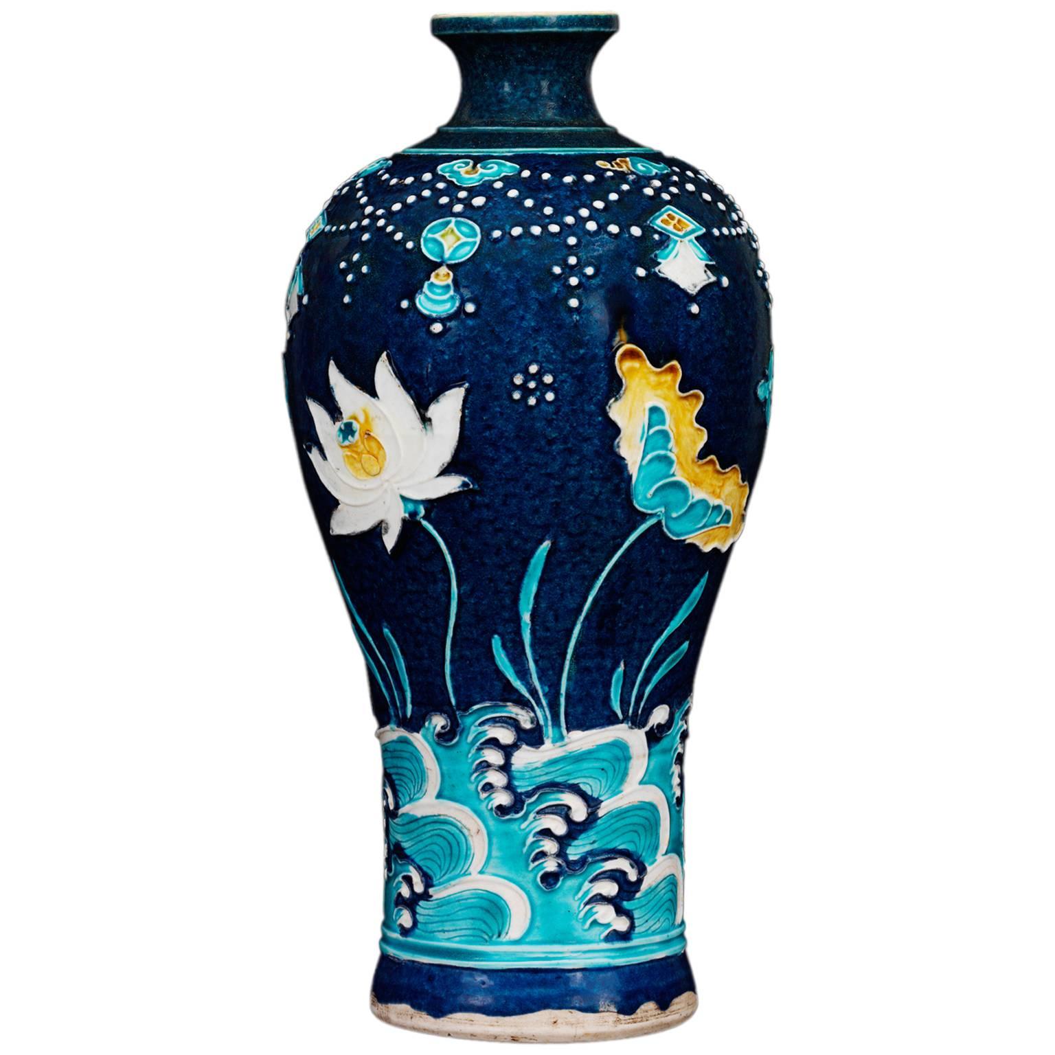 15th-16th Century, Ming Dynasty, Fahua Meiping For Sale