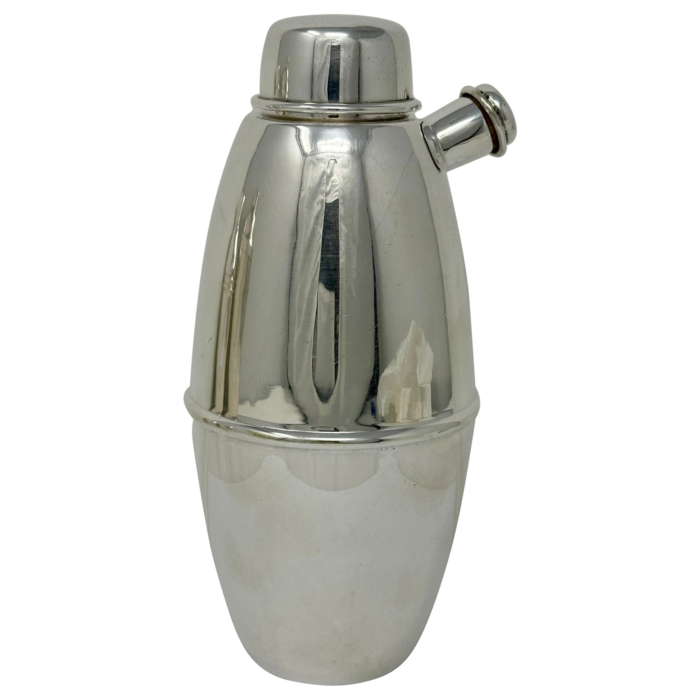 Coctelera inglesa de plata de mediados de siglo, circa 1940-1950. en venta