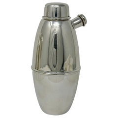 Coctelera inglesa de plata de mediados de siglo, circa 1940-1950.
