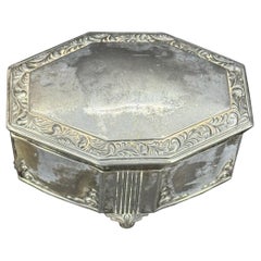 Scatola portagioie francese ottagonale placcata in argento Fleur De Lis