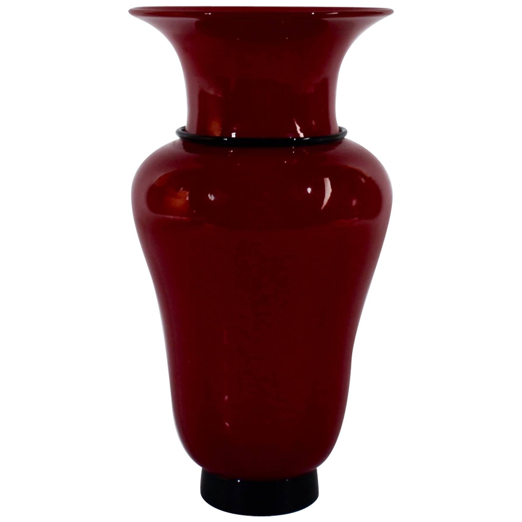 Model 3321 Red and Black Glass Vase by Tomaso Buzzi for Venini, 1950s For Sale