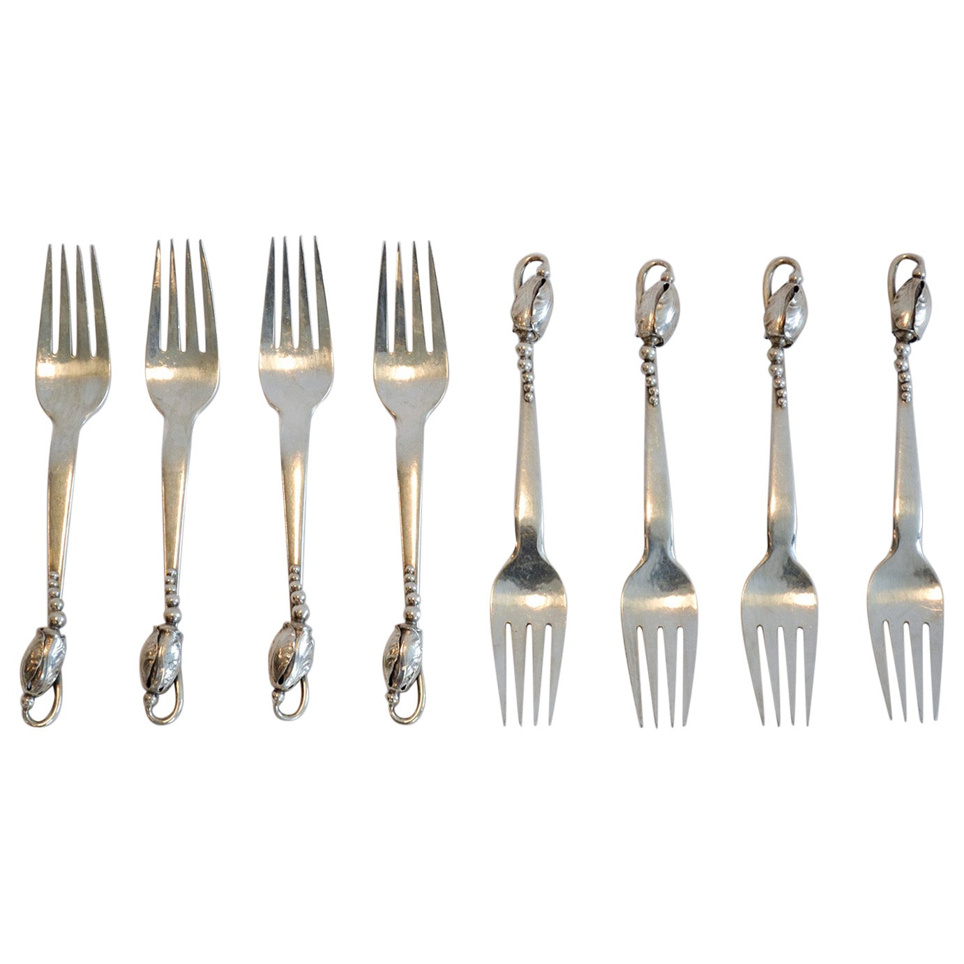 Juego de ocho tenedores de ensalada en flor de plata de ley de Georg Jensen, Dinamarca