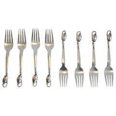 Juego de ocho tenedores de ensalada en flor de plata de ley de Georg Jensen, Dinamarca