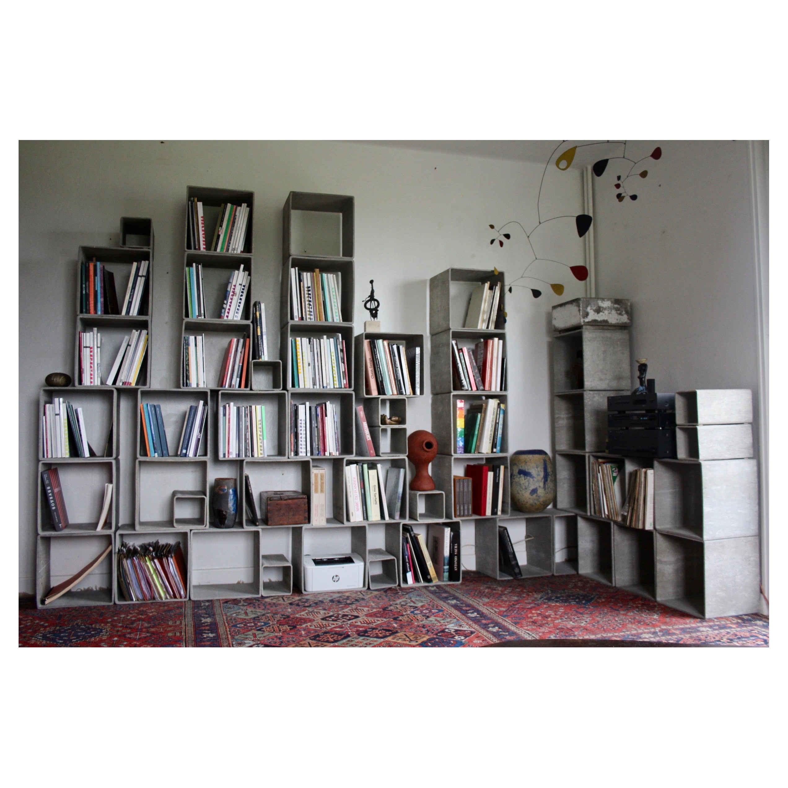 Willy Guhl 46 Pieces Modulares Bücherregal aus Betonwürfeln, 1978 Schweiz