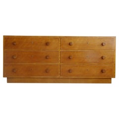 Buffet italien des années 1940 à six tiroirs en bois clair.