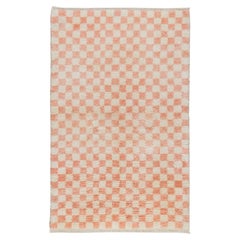Alfombra Tulu de 4x6 pies hecha a mano con diseño a cuadros en rosa suave y beige. 100% Lana