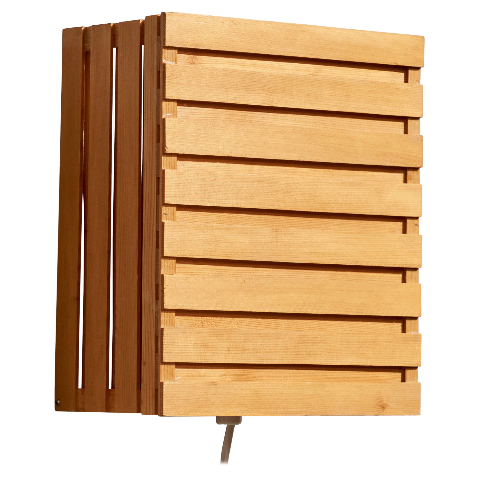 Schwedische Designerin, Wandleuchte, Kiefernholz, Schweden, 1970er Jahre im Angebot
