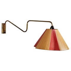 Dänische Designerin, Wandleuchte, Messing, Kunststoffband, Dänemark, 1940er Jahre