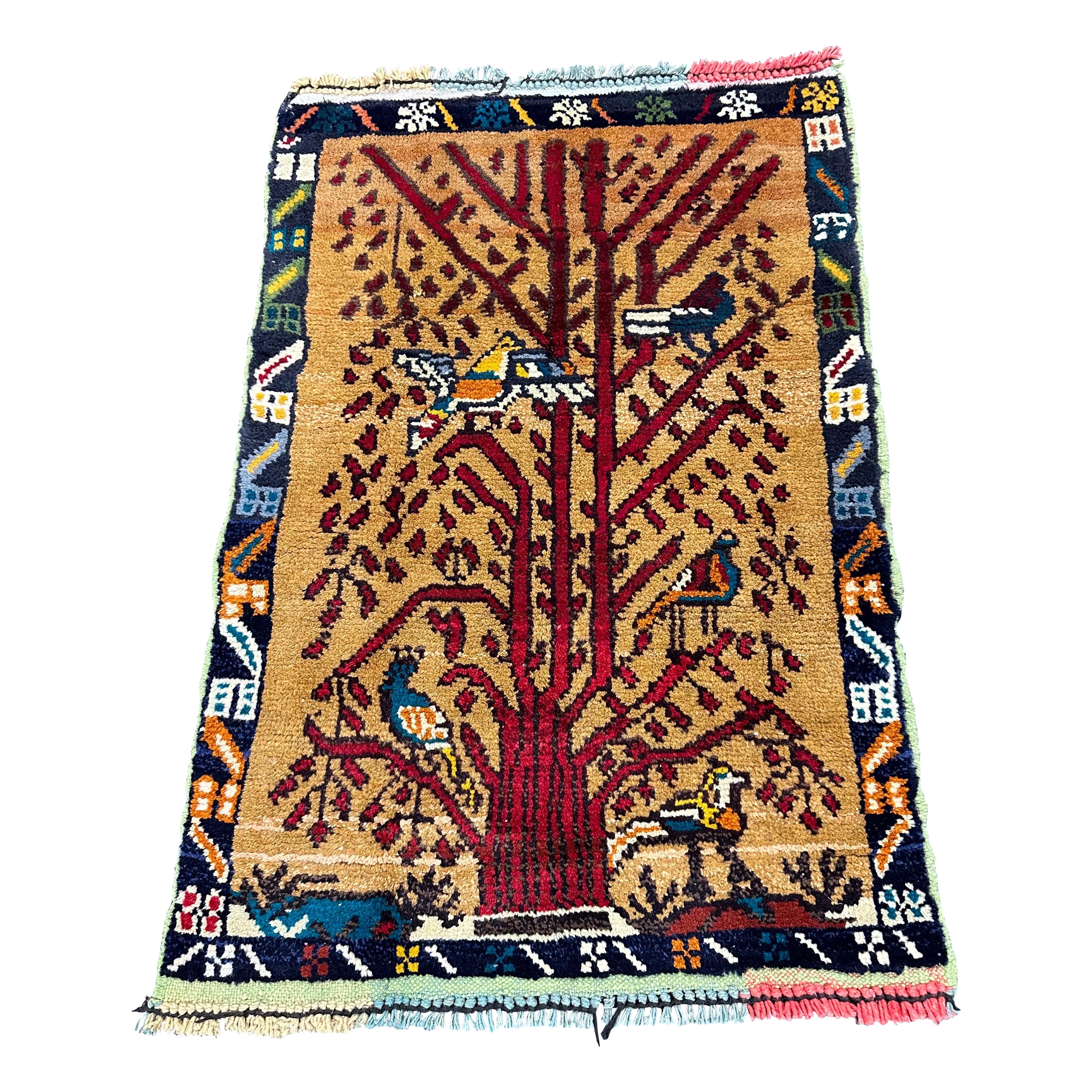 Pakastani Rug Pakistani Tribal Design Area Rug, 21st Century For Sale at 1stDibs