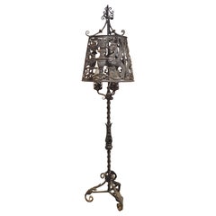 Antica lampada da terra a 3 luci in ferro battuto proveniente dalla Catalogna, circa 1900