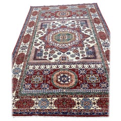 Alfombra anudada a mano de diseño kazajo paquistaní, mediados del siglo XX