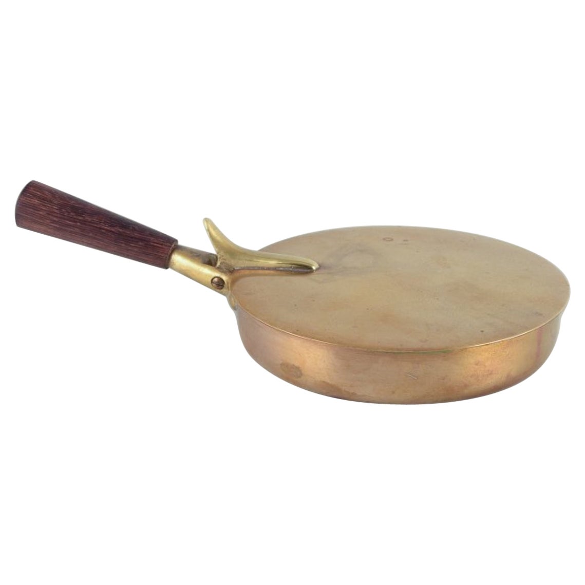 Illums Bolighus, cacerola con tapa de latón. Mango de madera. Diseño danés. en venta
