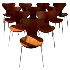 10 chaises Arne Jacobsen série 7