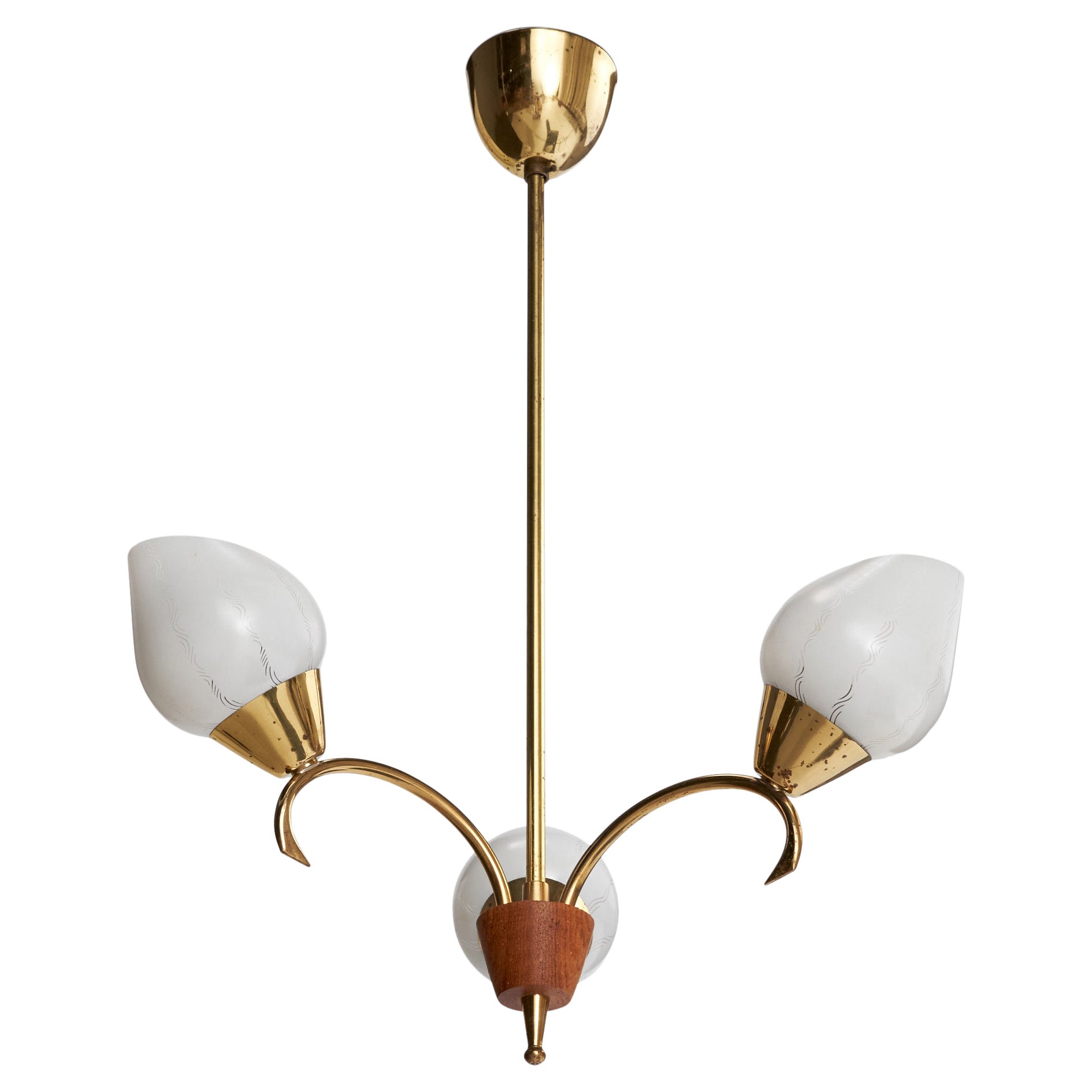 Lustre de designer suédois, laiton, teck, verre, Suède, années 1950