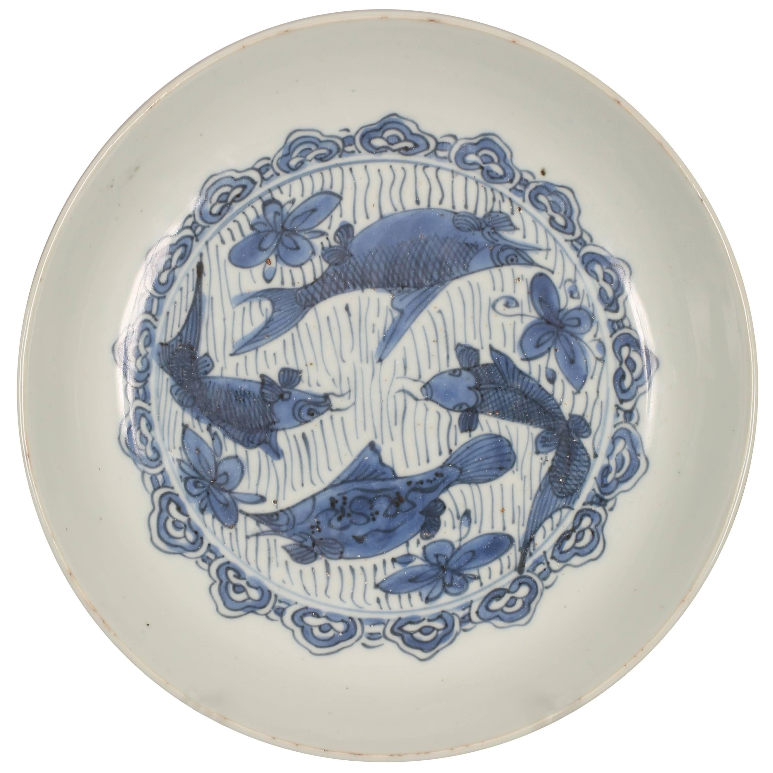 Chinese Export Porcelain Blue & White Dish with Perches and Carps, 16th Century For Sale