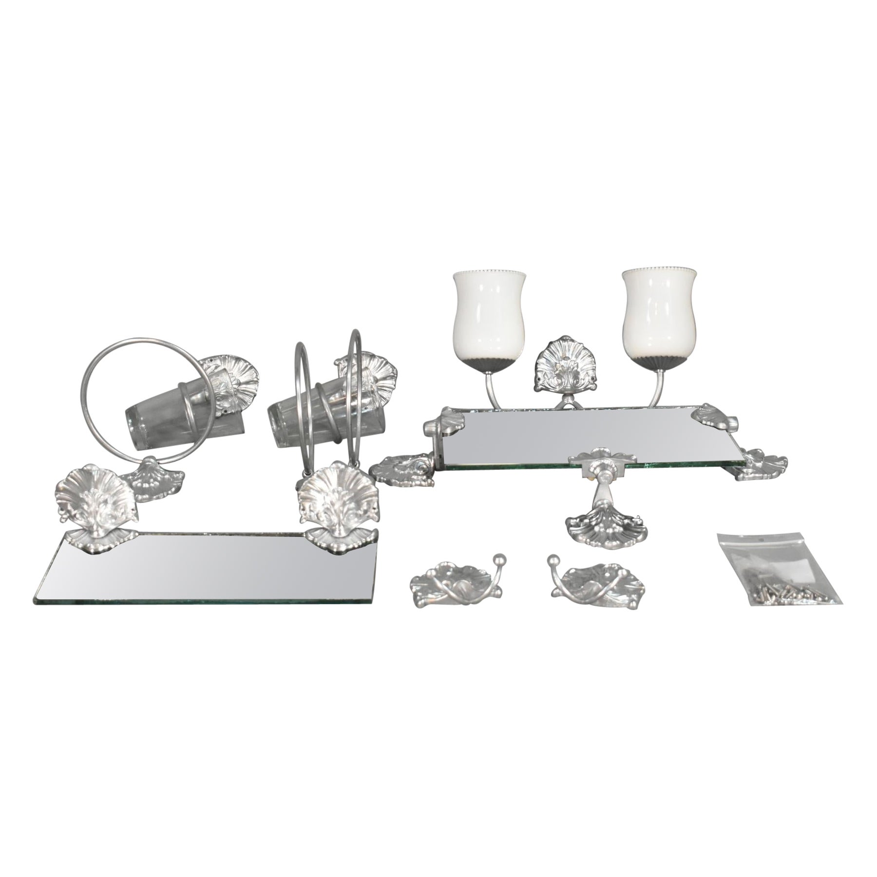 Set mit französischen Vintage-Badezimmer-Accessoires