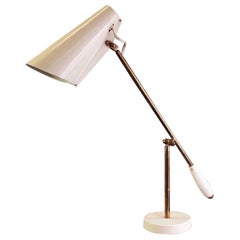 Lampada da tavolo bianca moderna del Medioevo "Birdy" di Birger Dahl, Sonnico, Norvegia 1950s