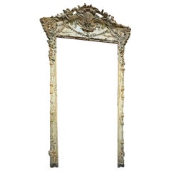 Cornice riccamente intagliata con conchiglie, decorazioni floreali e foglioline, Napoli (Italia)