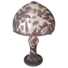 Lampe Art Déco en verre camée  par Verrier