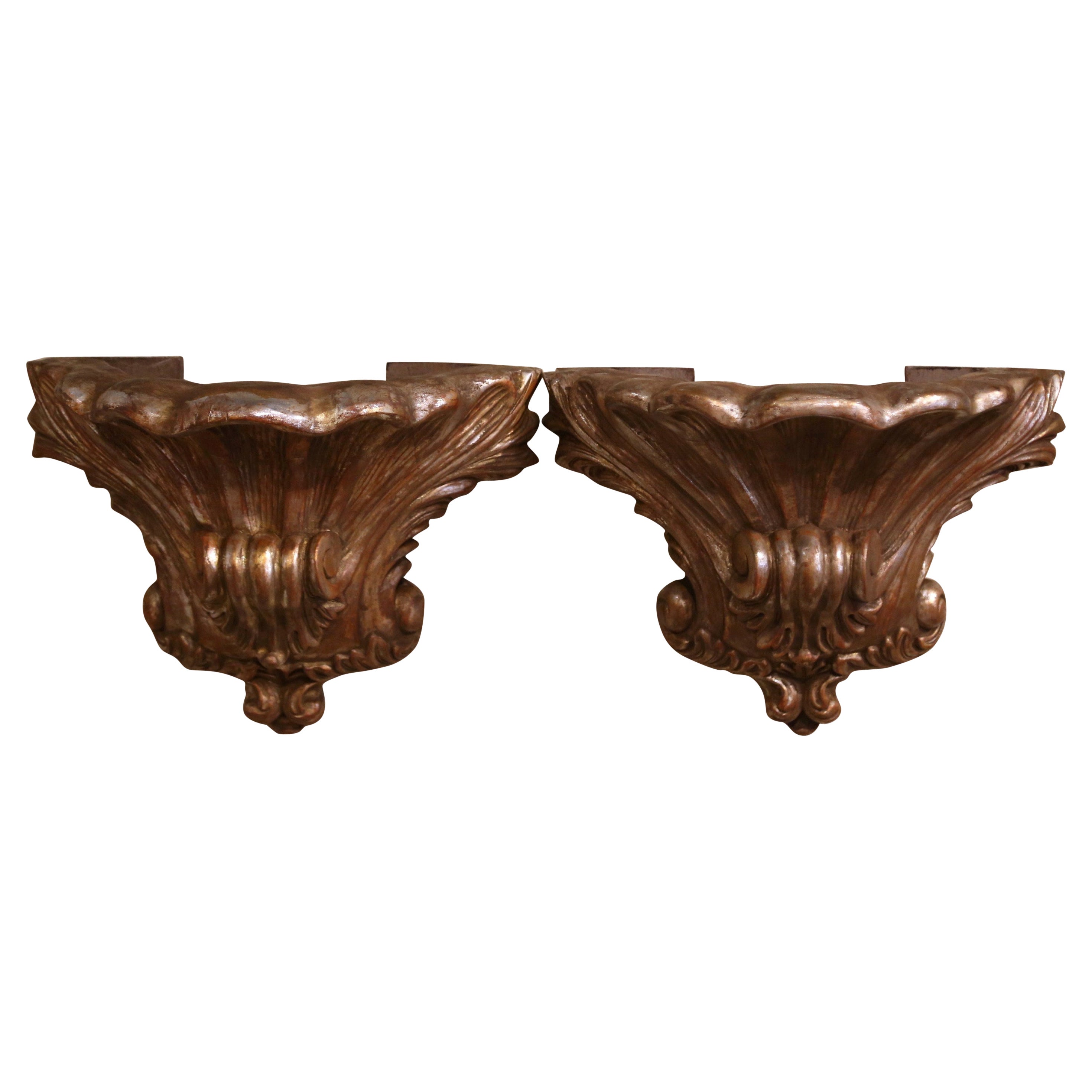 Pareja de consolas de pared de madera dorada tallada Luis XV del siglo XIX procedentes de Provenza
