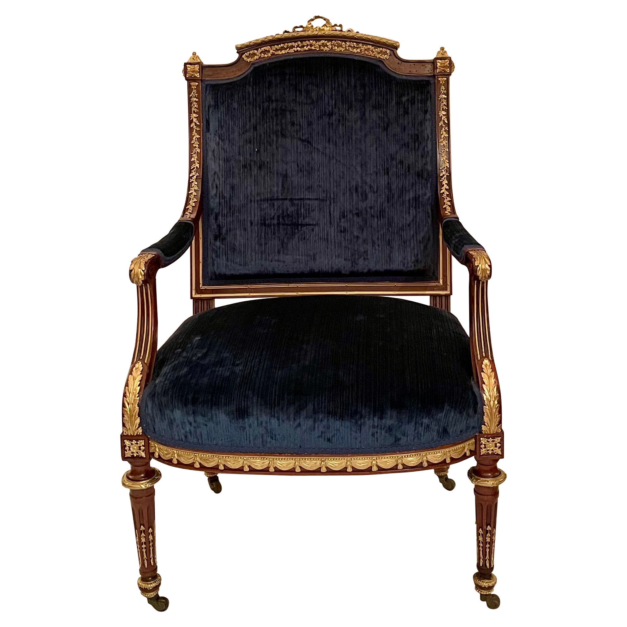 Antiquité française, fauteuil Napoléon III en acajou monté en bronze doré, Circa 1875-1885