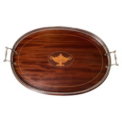 Elegante bandeja eduardiana de caoba y plata de ley con incrustaciones