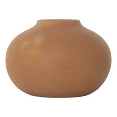 Jarrón decorativo minimalista de arcilla natural. Esencial 02. Acabado Liso Suave Por Raíz Mx