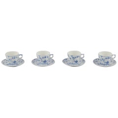 Royal Copenhagen Azul Liso Acanalado. Cuatro tazas de café de porcelana con platillos.