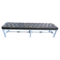 Banc long moderne en cuir touffeté