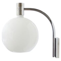 Lampada da parete singola in cromo e vetro opalino di Franco Albini per Sirrah, Italia, 1968