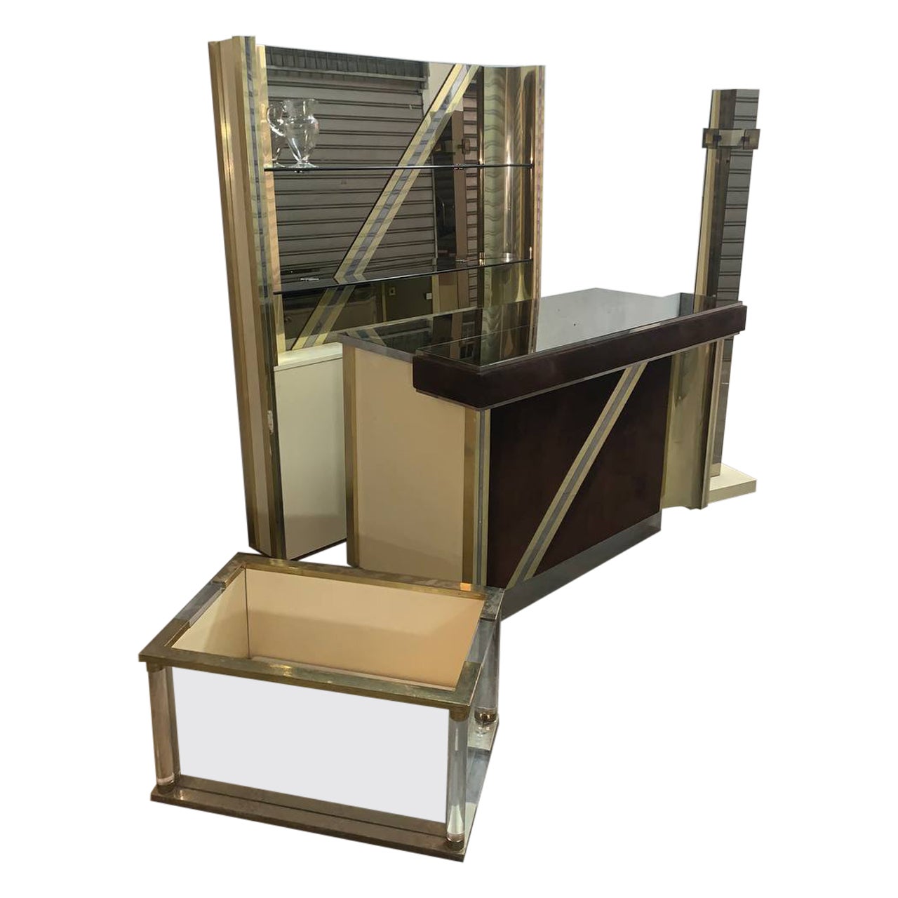 Mid-Century Modern Mobile Bar  vintage Hollywood Regency set from the 1970s. For Sale