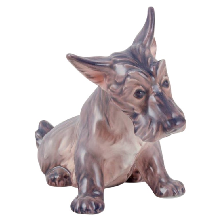 Dahl Jensen, figura de porcelana de un terrier escocés sentado.