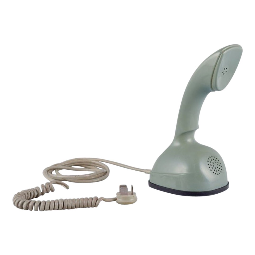 Ericsson Cobra / Ericofon, analogue telephone in green plastic. 1960s.