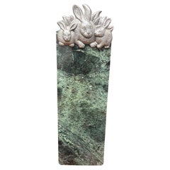 Credenza in marmo verde Arthur Court Rabbit Bunny degli anni '80