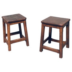 Ensemble de tabourets en bois massif de conception artisanale, Belgique, années 1940