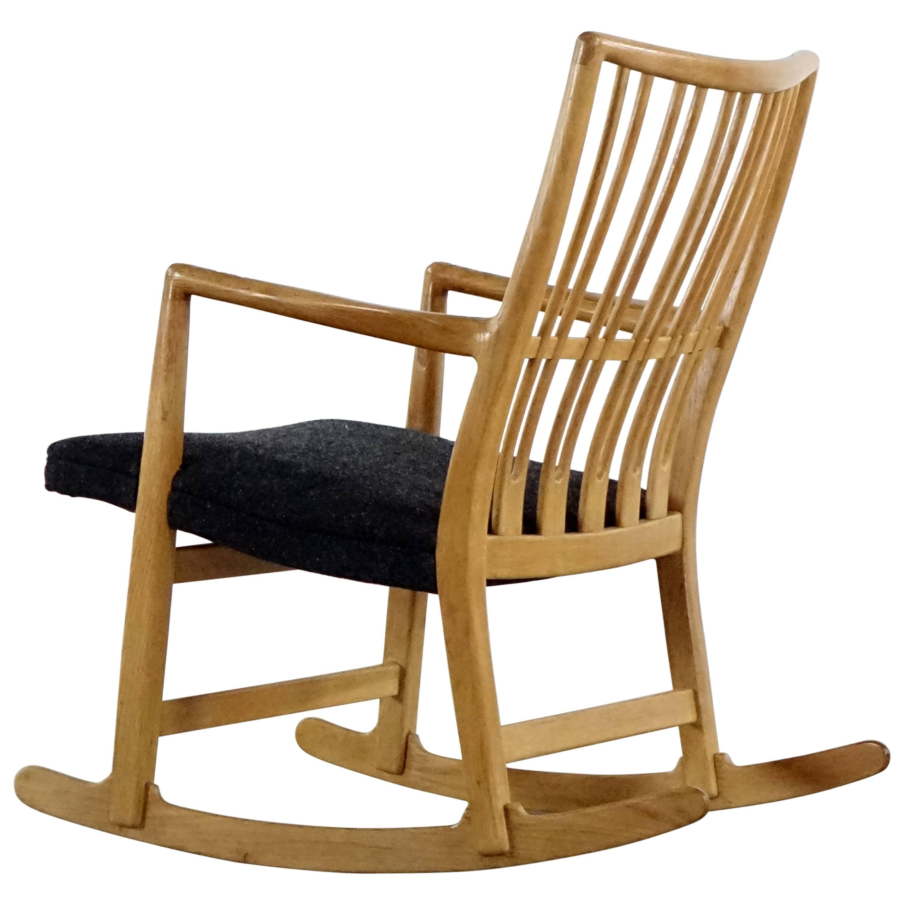 Hans J. Wegner 1. Edition ML-33 Rocking Chair 
Carvings, 1940 Mikael Laursen