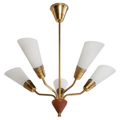 Lampadario di design svedese, ottone, teak, vetro, Svezia, anni '50
